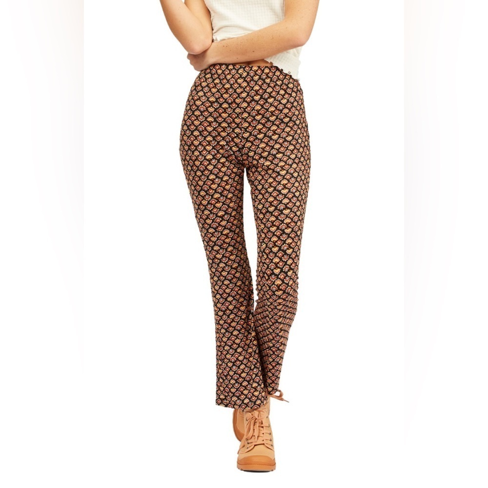 Billabong Suns Up Flare Leg Knit Pants.  Sz L